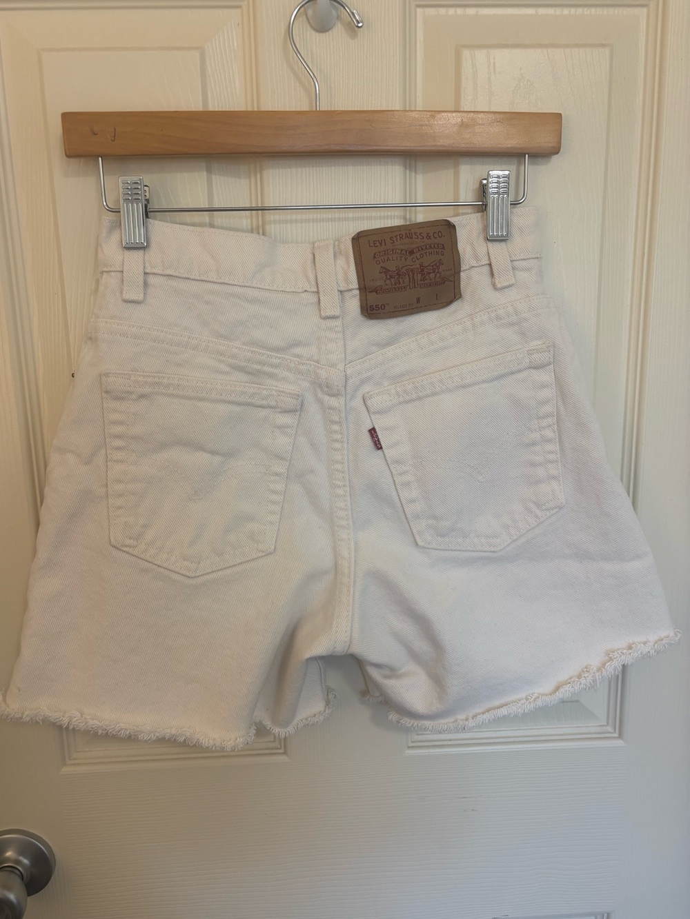 Levi's 550 shorts Off White Denim Cutoff Shorts Relaxed Fit High Rise Size 5 - Picture 4 of 10